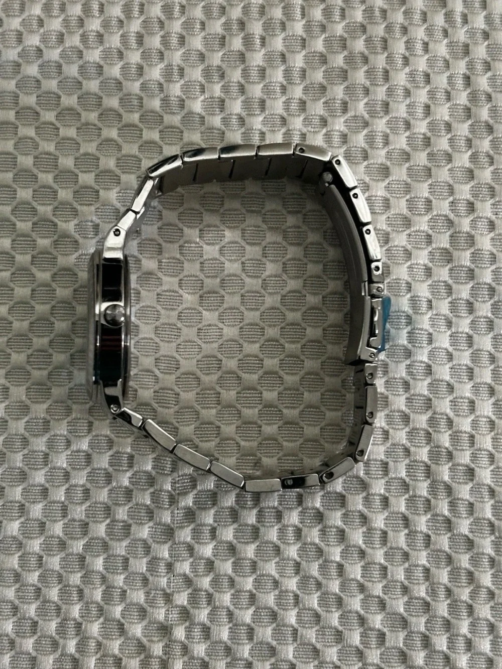 BCBGMAXAZRIA Women's Minimalist Silver Stainless Steel Bracelet Watch BG8210 New
